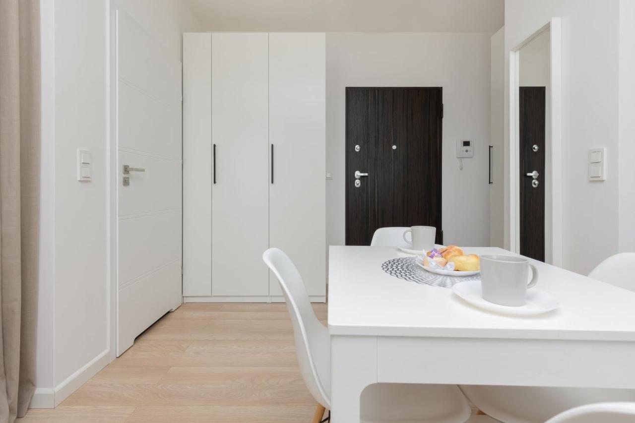 Beautiful With Parking Grzybowska By Renters Апартаменти *
