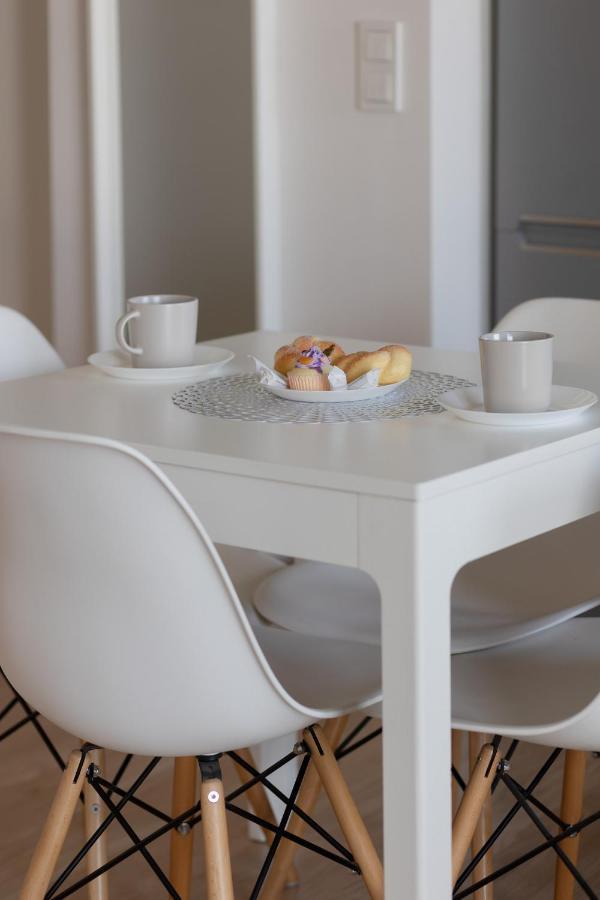 Апартаменти Beautiful With Parking Grzybowska By Renters