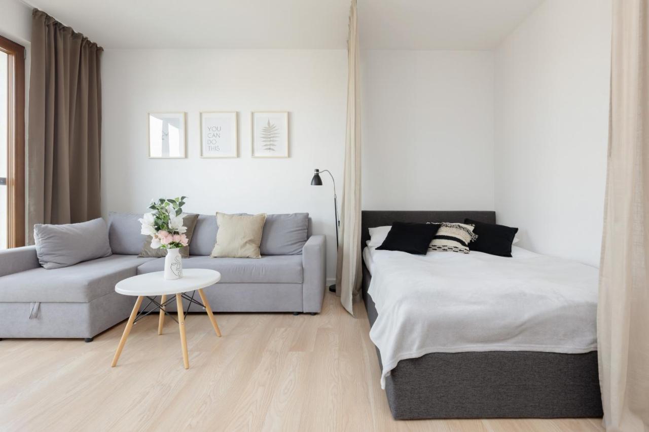 Апартаменти Beautiful With Parking Grzybowska By Renters